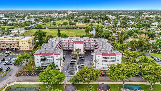 4270 NW 40th Street 401, Lauderdale Lakes, FL 33319