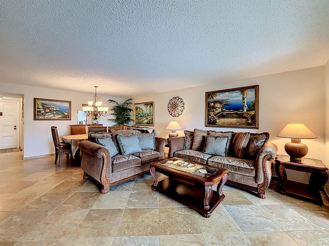 4270 NW 40th Street 401, Lauderdale Lakes, FL 33319