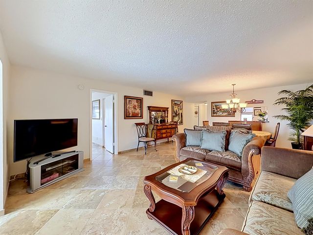 4270 NW 40th Street 401, Lauderdale Lakes, FL 33319