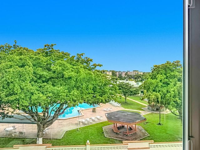 4270 NW 40th Street 401, Lauderdale Lakes, FL 33319