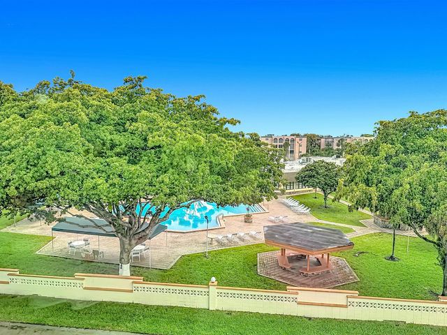 4270 NW 40th Street 401, Lauderdale Lakes, FL 33319