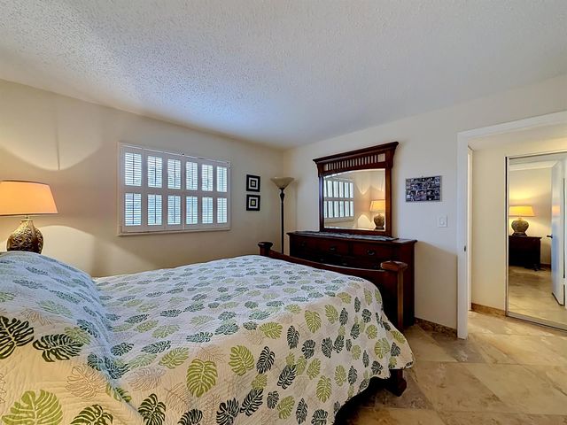 4270 NW 40th Street 401, Lauderdale Lakes, FL 33319