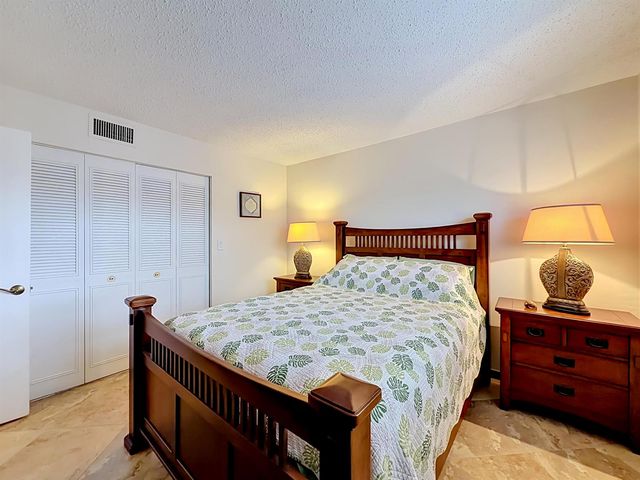 4270 NW 40th Street 401, Lauderdale Lakes, FL 33319