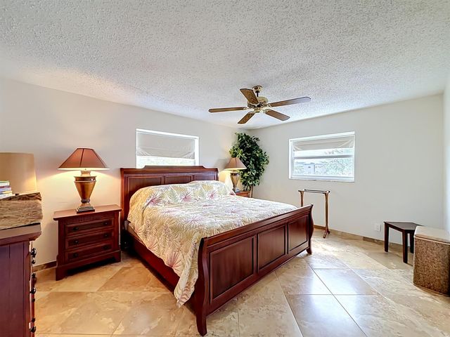 4270 NW 40th Street 401, Lauderdale Lakes, FL 33319