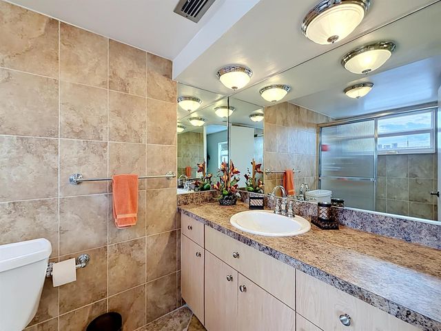 4270 NW 40th Street 401, Lauderdale Lakes, FL 33319