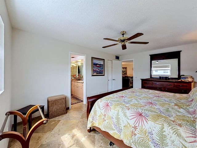 4270 NW 40th Street 401, Lauderdale Lakes, FL 33319