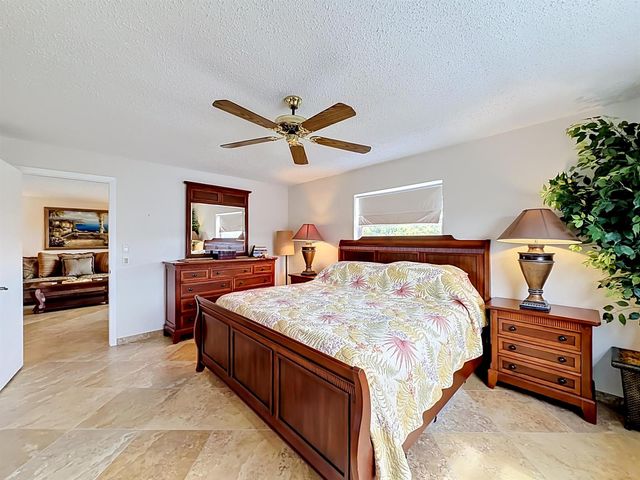 4270 NW 40th Street 401, Lauderdale Lakes, FL 33319