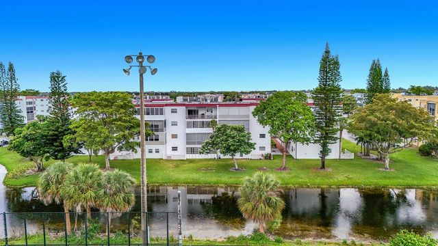 4270 NW 40th Street 401, Lauderdale Lakes, FL 33319
