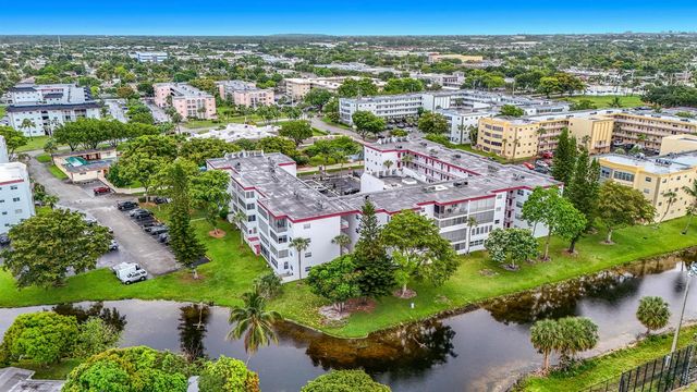 4270 NW 40th Street 401, Lauderdale Lakes, FL 33319