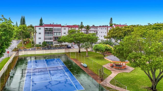 4270 NW 40th Street 401, Lauderdale Lakes, FL 33319