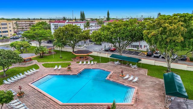 4270 NW 40th Street 401, Lauderdale Lakes, FL 33319