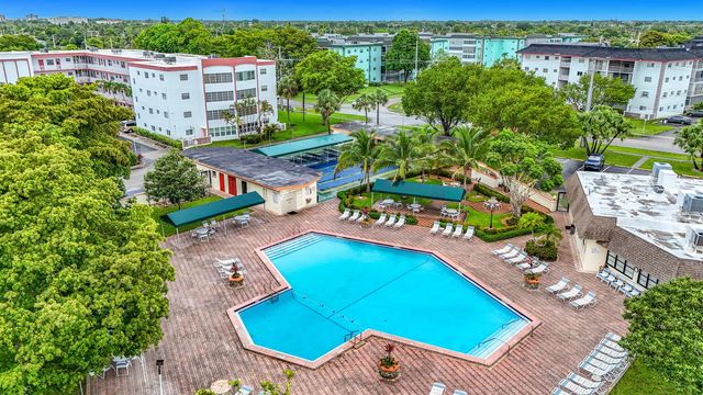 4270 NW 40th Street 401, Lauderdale Lakes, FL 33319