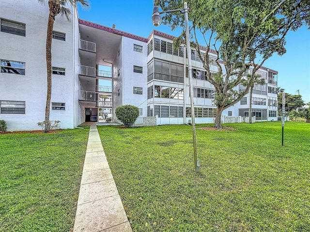 4270 NW 40th Street 401, Lauderdale Lakes, FL 33319