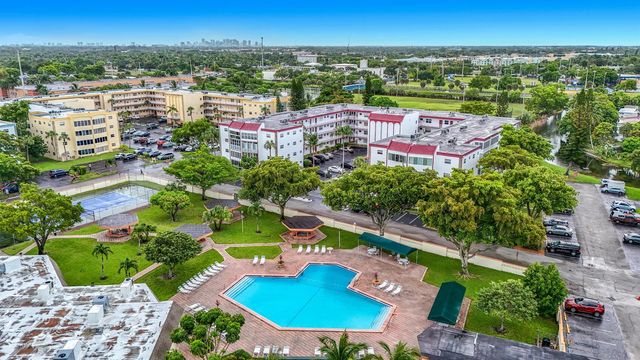 4270 NW 40th Street 401, Lauderdale Lakes, FL 33319