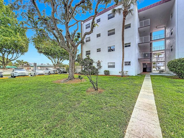 4270 NW 40th Street 401, Lauderdale Lakes, FL 33319