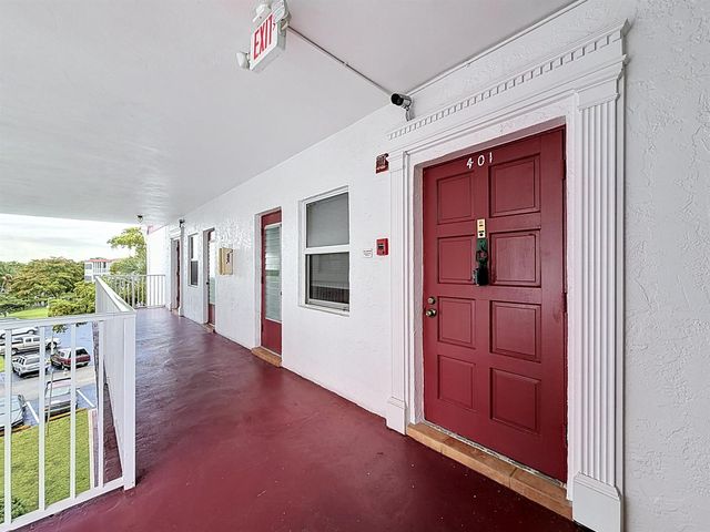 4270 NW 40th Street 401, Lauderdale Lakes, FL 33319