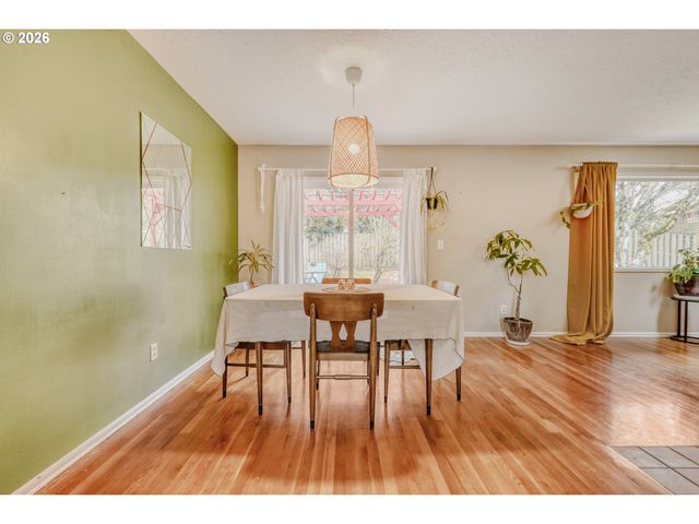 15820 Ne BROADWAY, Portland, OR 97230