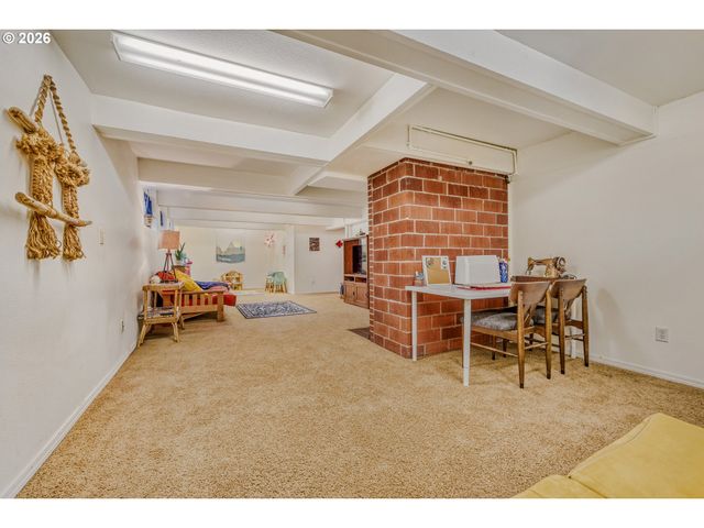 15820 Ne BROADWAY, Portland, OR 97230