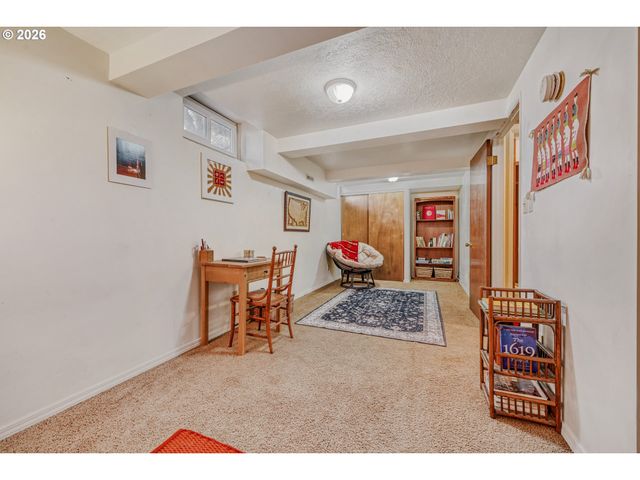 15820 Ne BROADWAY, Portland, OR 97230