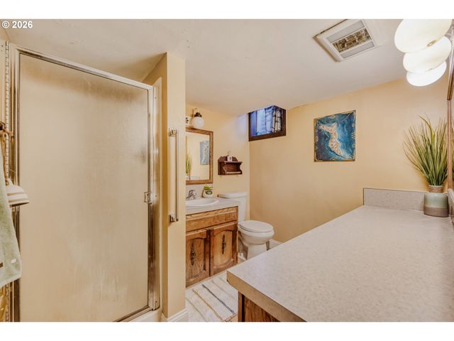 15820 Ne BROADWAY, Portland, OR 97230