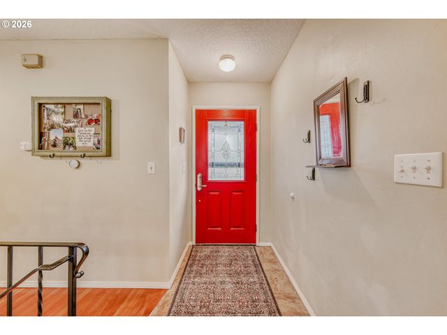 15820 Ne BROADWAY, Portland, OR 97230