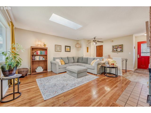 15820 Ne BROADWAY, Portland, OR 97230