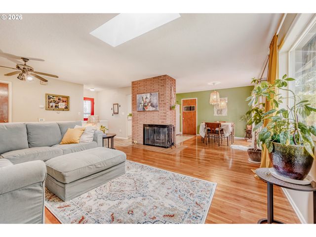 15820 Ne BROADWAY, Portland, OR 97230