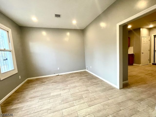 25 Kipp St, Newark City, NJ 07108