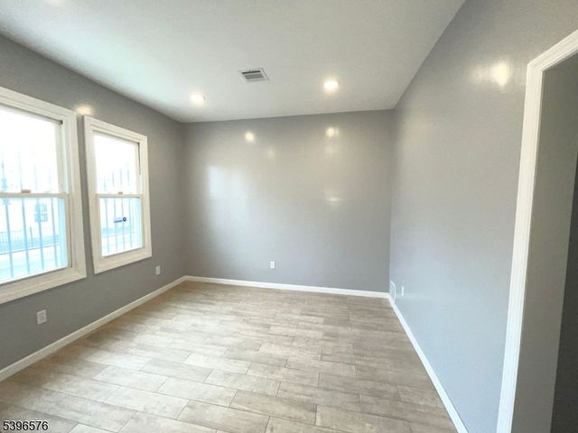 25 Kipp St, Newark City, NJ 07108