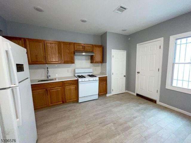 25 Kipp St, Newark City, NJ 07108