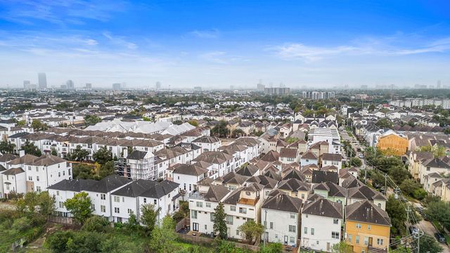 2828 Sherwin Street, Houston, TX 77007
