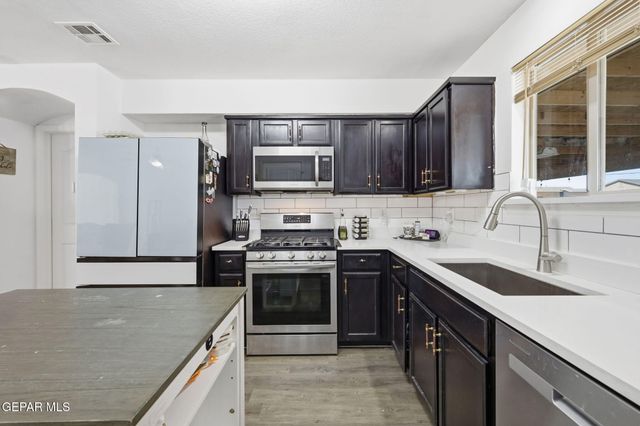 732 Nuevo Desierto Drive, Horizon City, TX 79928