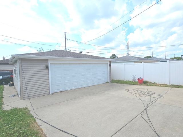 678 Muskegon Avenue, Calumet City, IL 60409