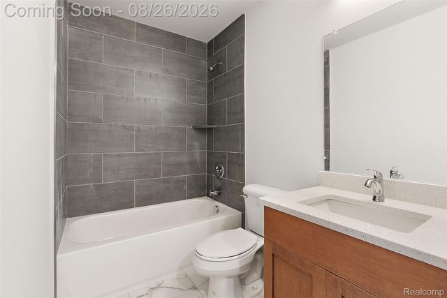35300 Brittany Drive 120, New Baltimore, MI 48047
