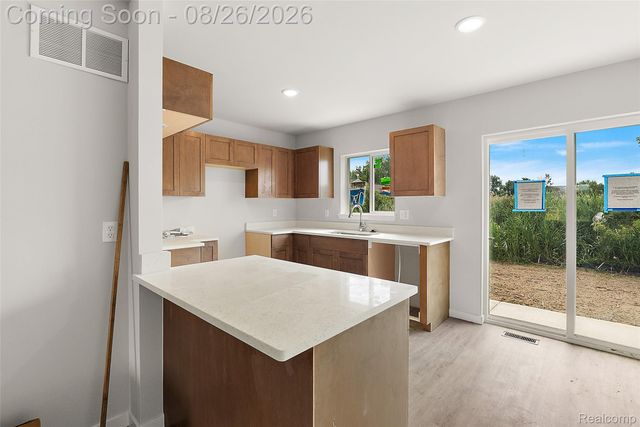 35300 Brittany Drive 120, New Baltimore, MI 48047