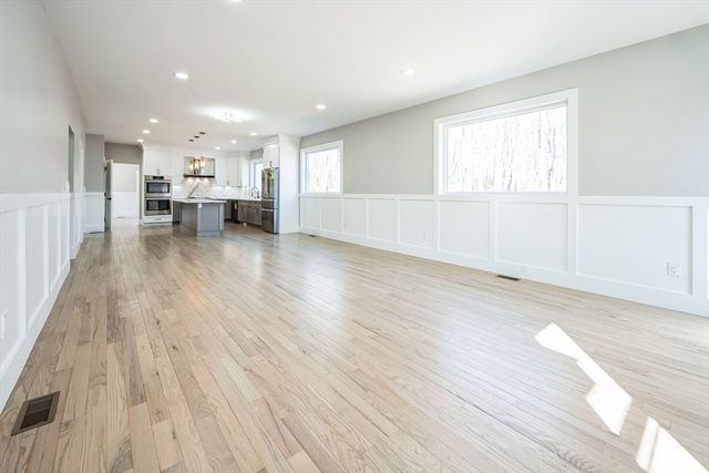 1 Falcon Dr, Shrewsbury, MA 01545