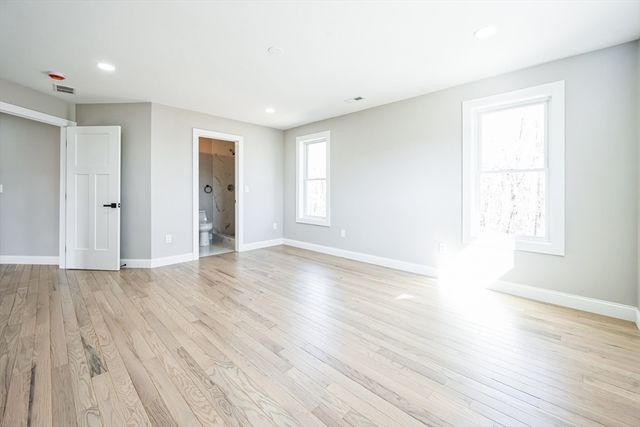 1 Falcon Dr, Shrewsbury, MA 01545