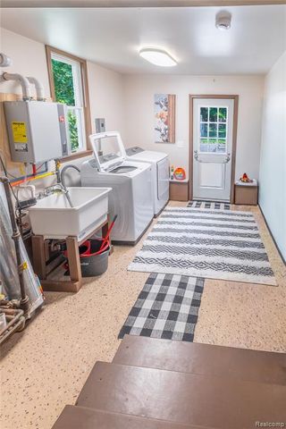 308 N Seymour Road, Flushing, MI 48433