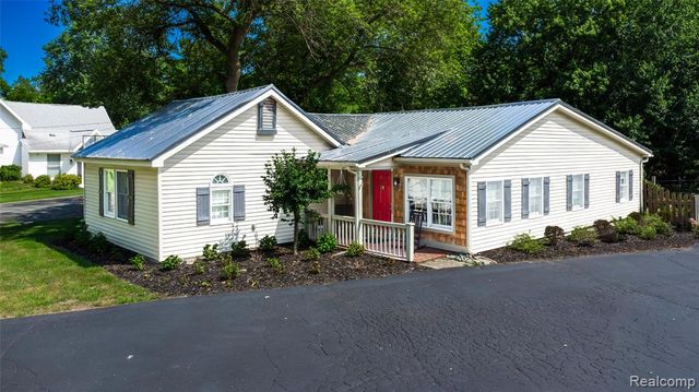 308 N Seymour Road, Flushing, MI 48433
