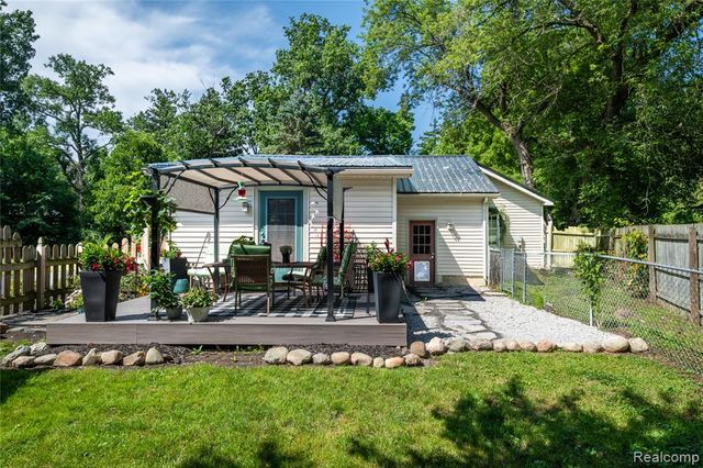 308 N Seymour Road, Flushing, MI 48433