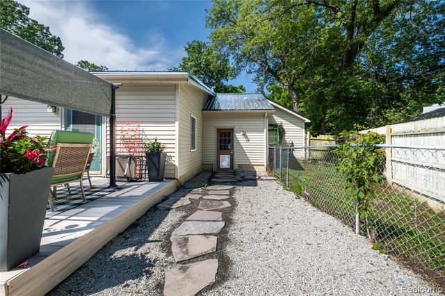 308 N Seymour Road, Flushing, MI 48433