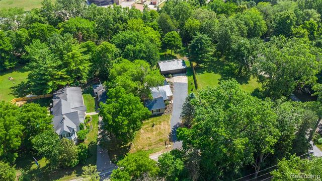 308 N Seymour Road, Flushing, MI 48433