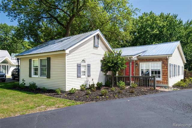 308 N Seymour Road, Flushing, MI 48433
