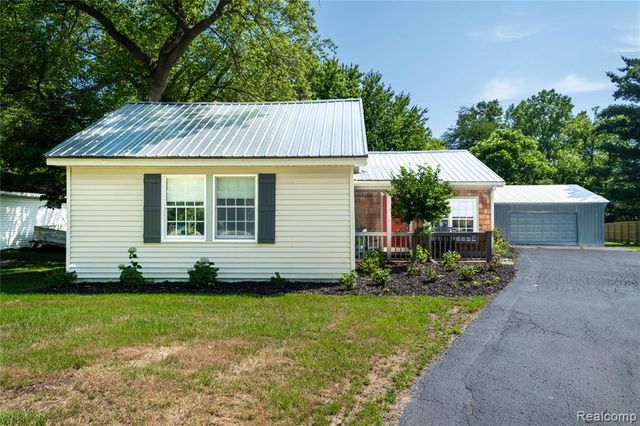 308 N Seymour Road, Flushing, MI 48433