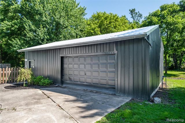 308 N Seymour Road, Flushing, MI 48433