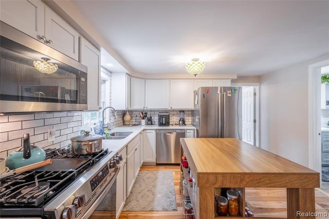 308 N Seymour Road, Flushing, MI 48433