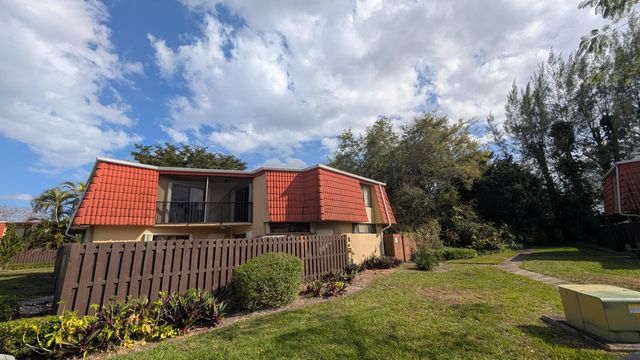 22970 Oxford Place D, Boca Raton, FL 33433