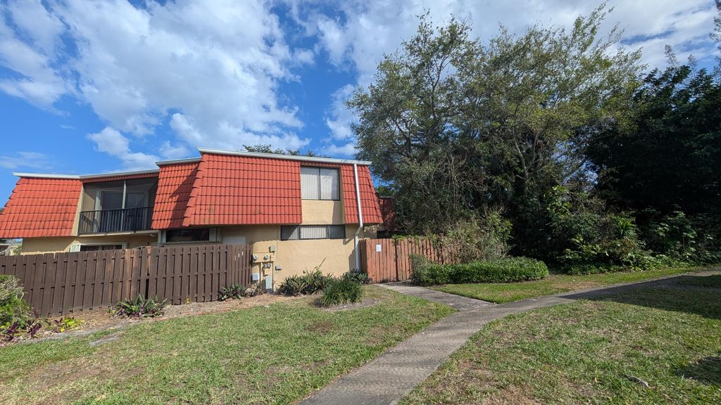 22970 Oxford Place D, Boca Raton, FL 33433