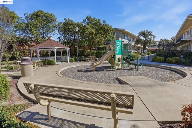 3937 Forest Cir, Castro Valley, CA 94546