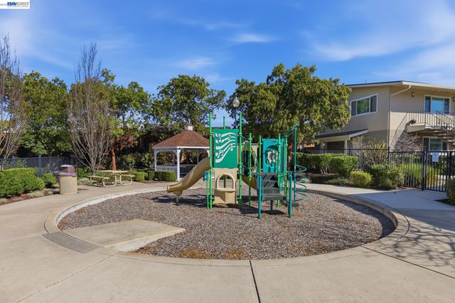 3937 Forest Cir, Castro Valley, CA 94546